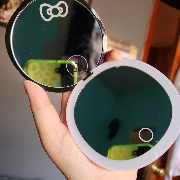 Hello Kitty LED Compact Mirror - Picture 7 of 7